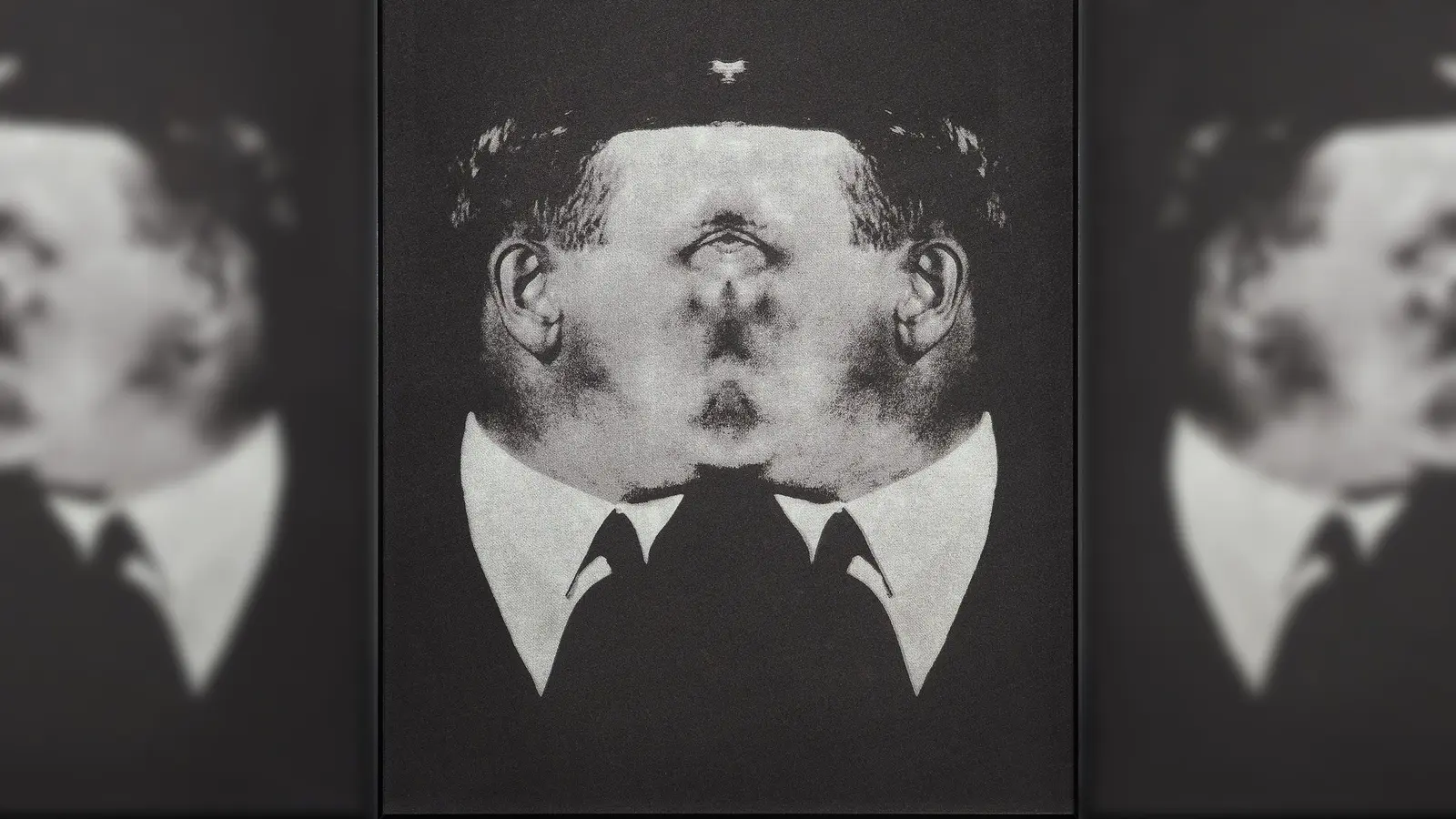 „F wie Führer” lautet der Titel dieses Werkes (Siebdruck) von Mio Okido. (Foto: Mio Okido, VG Bild-Kunst, Bonn 2026)