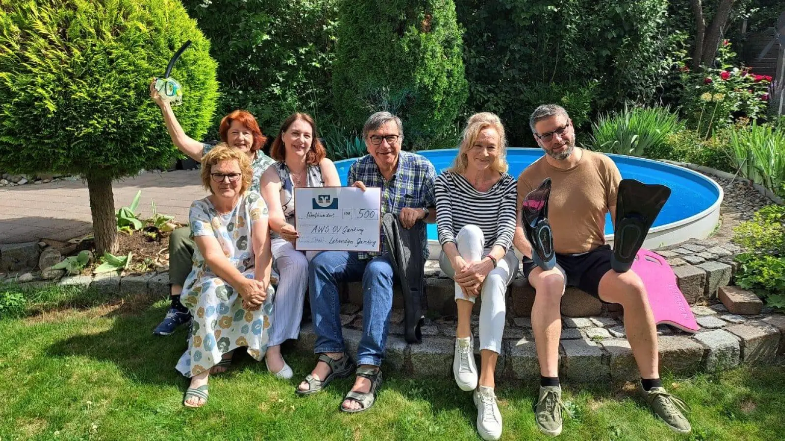 Bei der Spendenübergabe: Lebendiges Garching: Annette Hülsmann, Doreen Pietzsch, Rolf Schlesinger sowie die Vertreter des AWO Ortsverein: Barbara Hoßfeld-Rotter, Werner Landmann und Christiane Günthner. (Foto: AWO Garching)