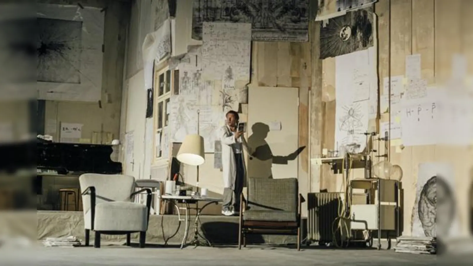 Norman Hacker in »Kinder der Sonne«: Aus dem Gefängnis des Lebens wird ein reales Gefängnis. Der Ausbruch aus beiden ist gleichermaßen schwierig.	 (Foto: Thomas Dashuber)