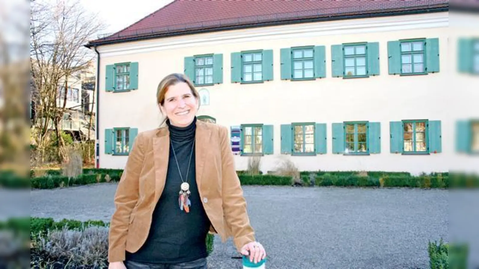 Das städtische Kultur- und Bürgerhaus Pelkovenschlössl auf dem Moosacher St.-Martins-Platz sei seit seiner Eröffnung im März 2004 eine Erfolgsgeschichte, freut sich Schlössl-Geschäftsführerin Julia Schönfeld-Knor.	 (Foto: ws)