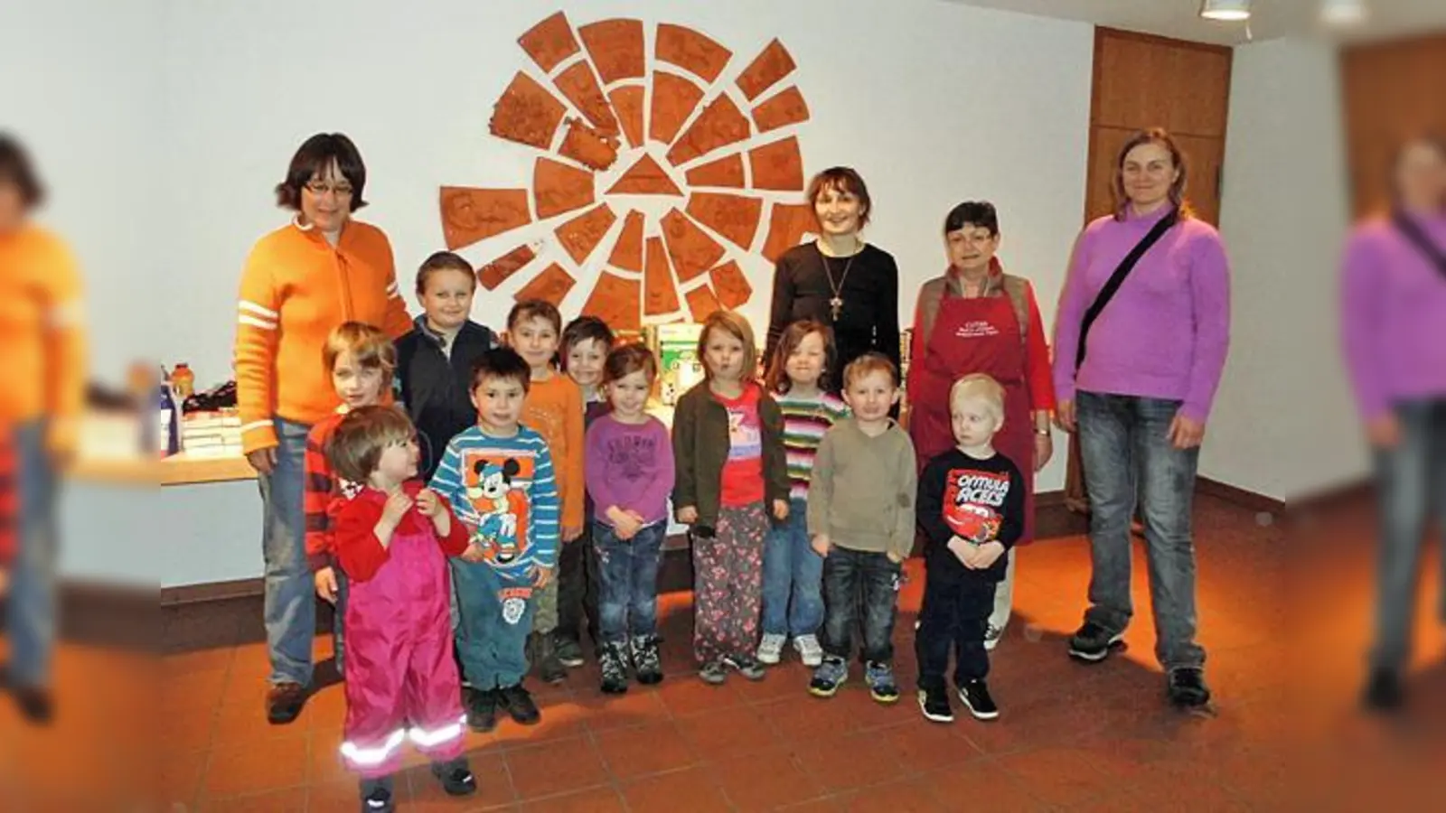 Die Spender und die Beschenkten freuen sich gleichermaßen über die Aktion.	 (Foto: VA)