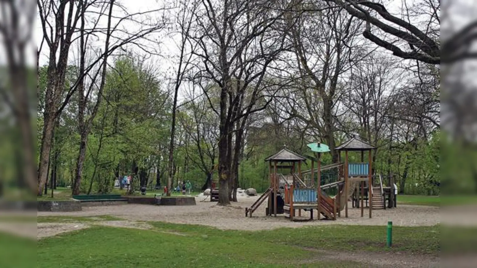 Bislang orientiert sich der Spielplatz am Kronepark an den Bedürfnissen kleiner Kinder. Die Stadt will dort nun auch Flächen für Jugendliche schaffen.	 (Foto: js)