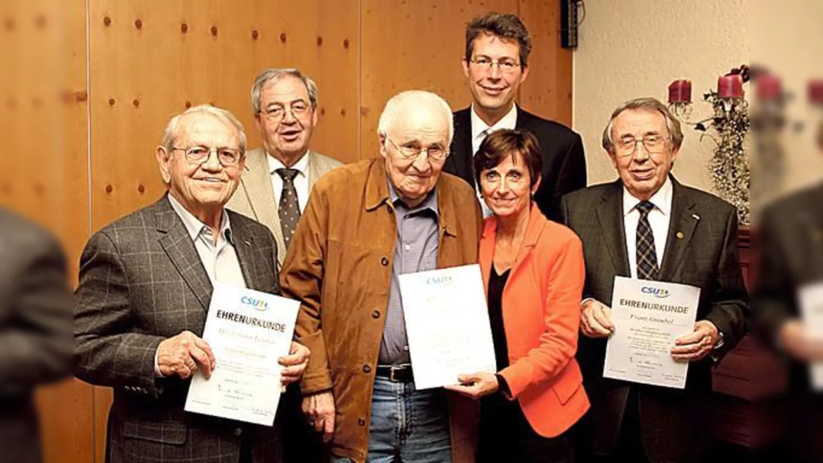 Geehrt für langjährige Treue (v. l.): Dr. Johann Lermer, Stadtrat Hans Podiuk, Gottfried Pöhnlein, MdL Markus Blume, Vorsitzende Friederike Steinberger und Franz Greubel.	 (Foto: privat)