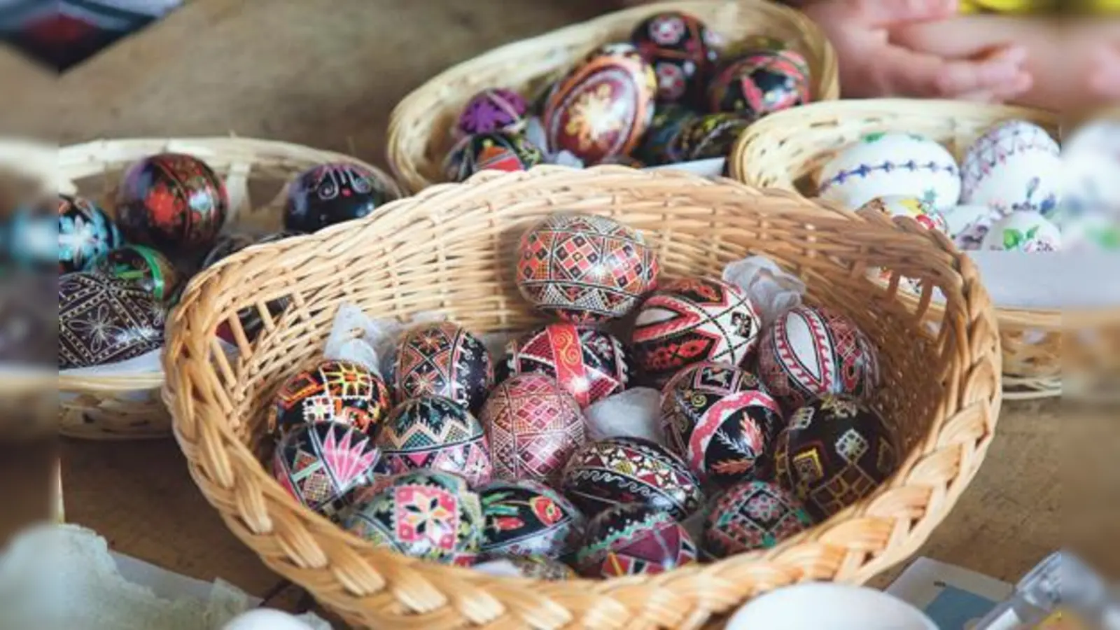 Eier kann man nicht nur färben, sondern auch kunstvoll bemalen. 	 (Foto: Markus Wasmeier)