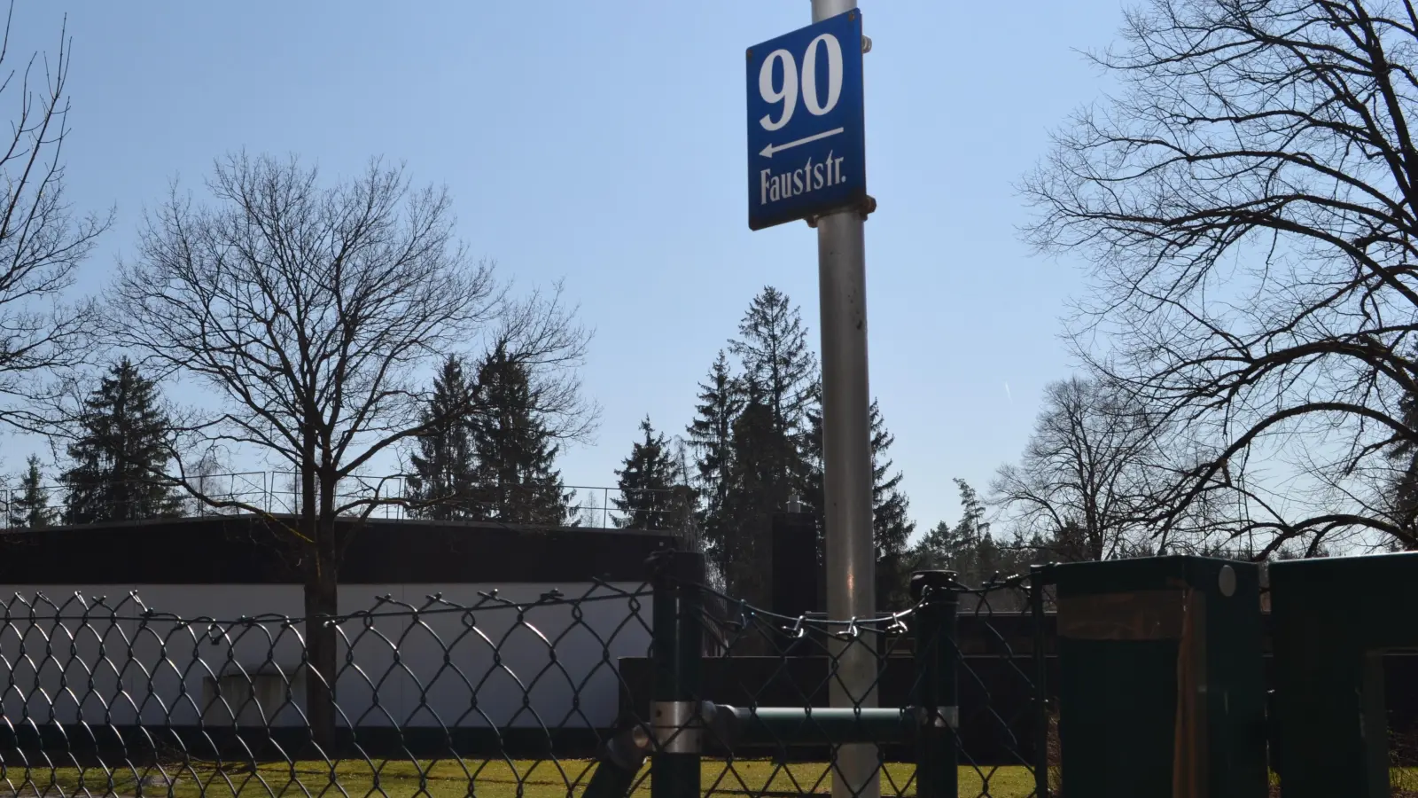 Im Landschafts- und Wasserschutzgebiet sollen 80 Wohneinheiten gebaut werden. (Foto: ar)