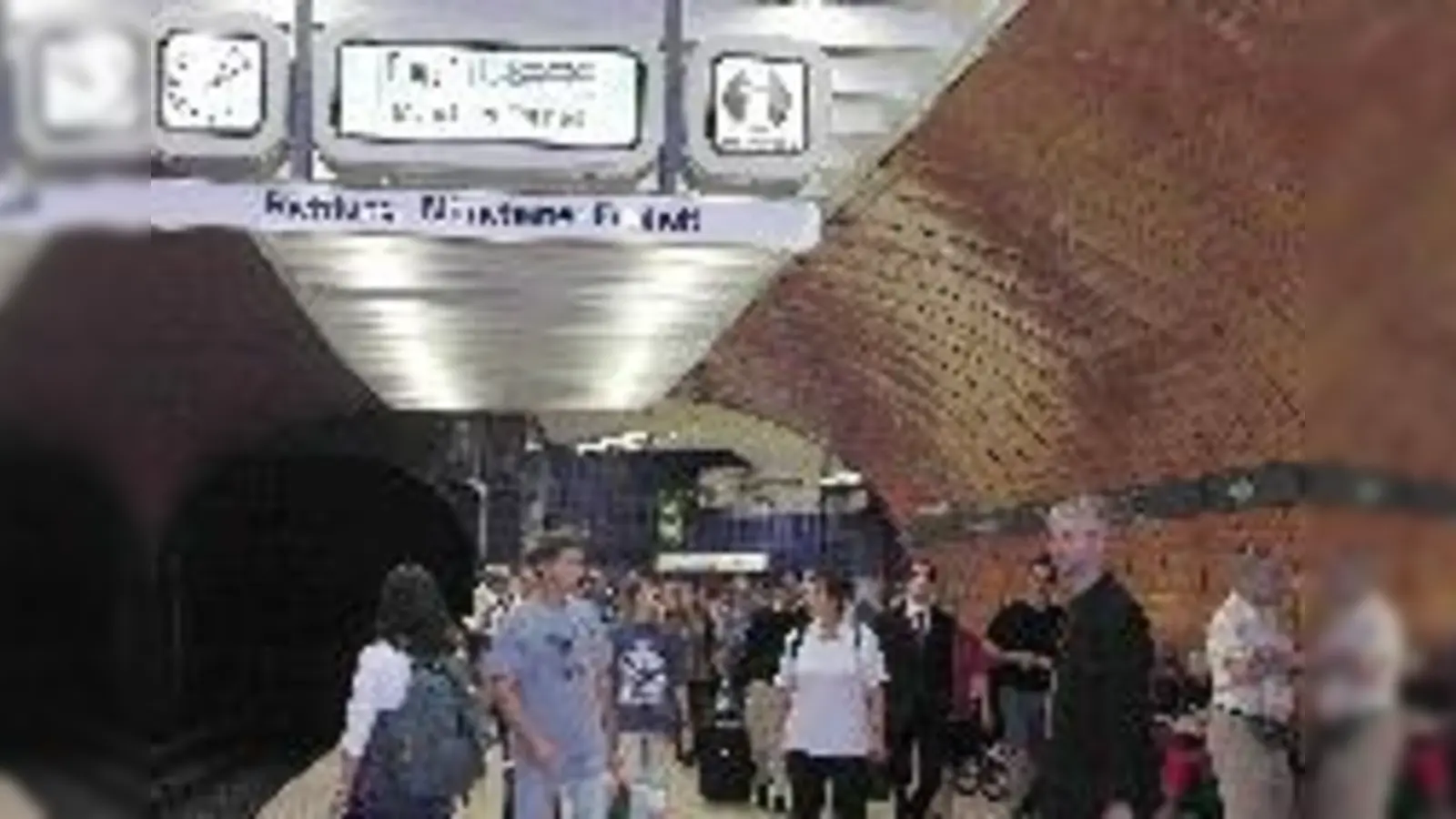 Seit Jahren überfüllt und durch das neue Stadion noch mehr  (Foto: Der Bahnsteig der U6 am Marienplatz.)