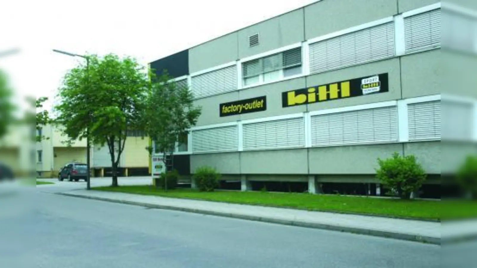 Kunden stehen beim Bittl-Lagerverkauf derzeit vor verschlossenen Türen. Ob und wann sie sich wieder öffnen, ist derzeit ungewiss. (Foto: ls)