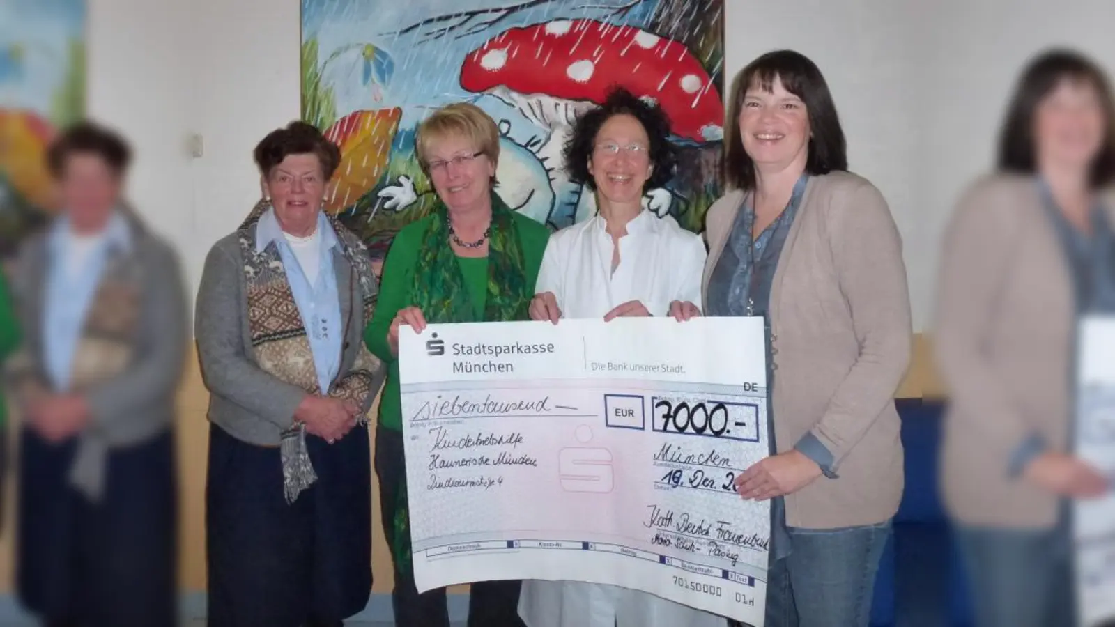 Spendenübergabe: v.l. Theresia Blüml, Irmgard Götz, PD Dr. med. Irene Schmid und Bettina Büchl (Foto: pi)