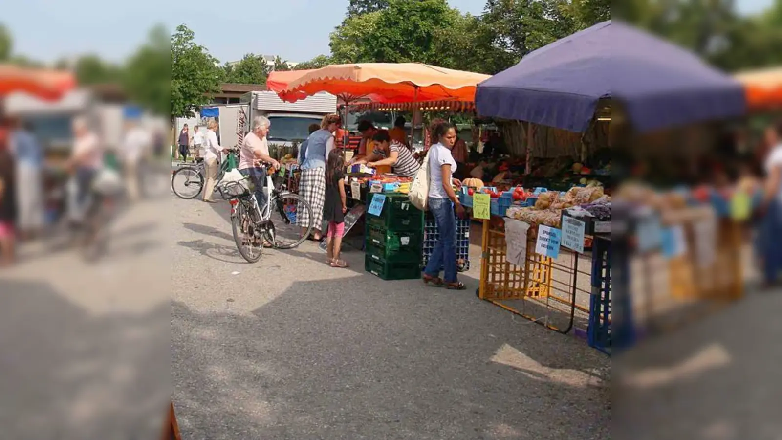 Einen bunten Wochenmarkt wünscht sich der BA 16 im Sinne seiner Bürger am Karl-Preis-Platz.  (Foto: aha)