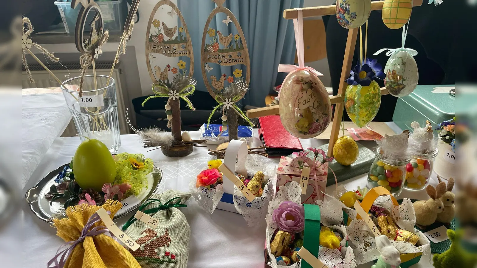 Die Besucher können Handarbeiten und Geschenke rund ums Osterfest erwerben. (Foto: Gustav-Adolf Gemeinde)