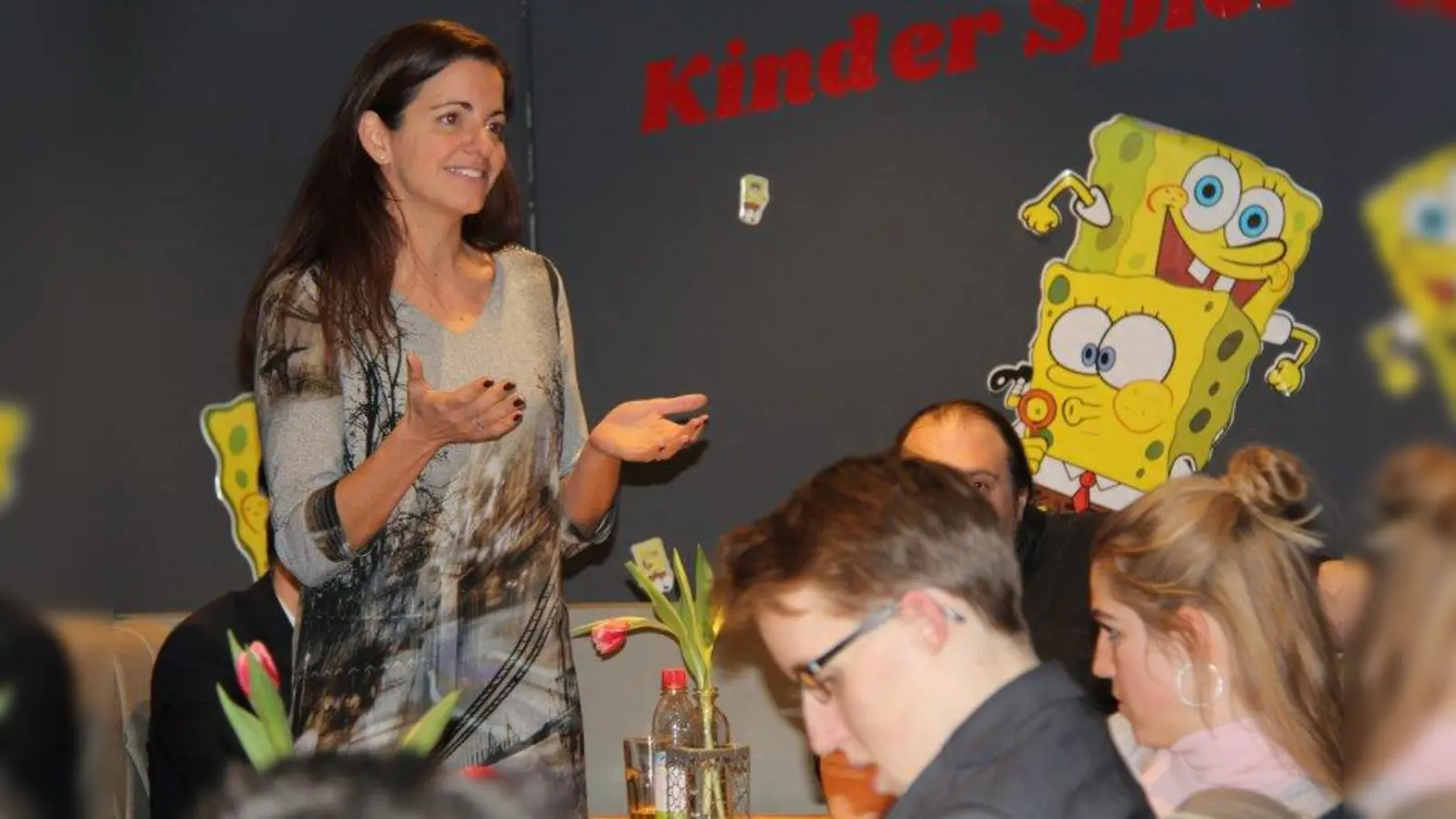 Politik ganz nah! Im neuen Edeka an der Fürstenrieder Straße hatten Bürger die Gelegenheit CSU-Politiker kennenzulernen. Hier: Kristina Frank (Kommunalreferentin). (Foto: kö)