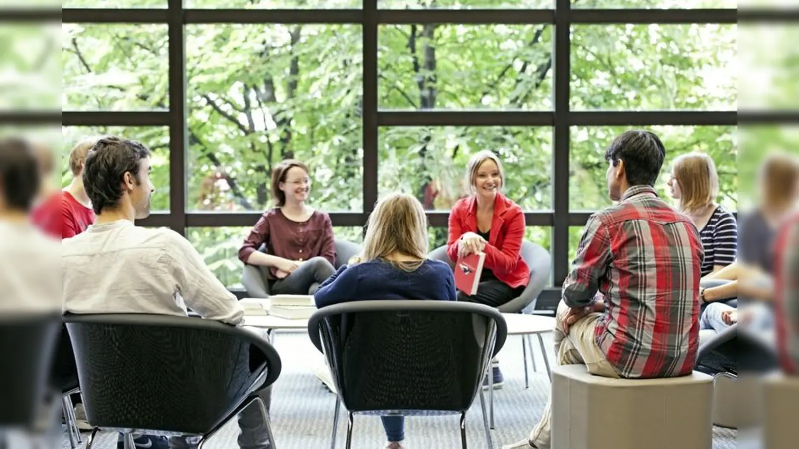„Was soll ich lesen?“ – Anregungen bieten Bibliothekare am Montag, 20. November, in der Stadtbibliothek Laim. (Foto: Eva Jünger/ Münchner Stadtbibliothek)