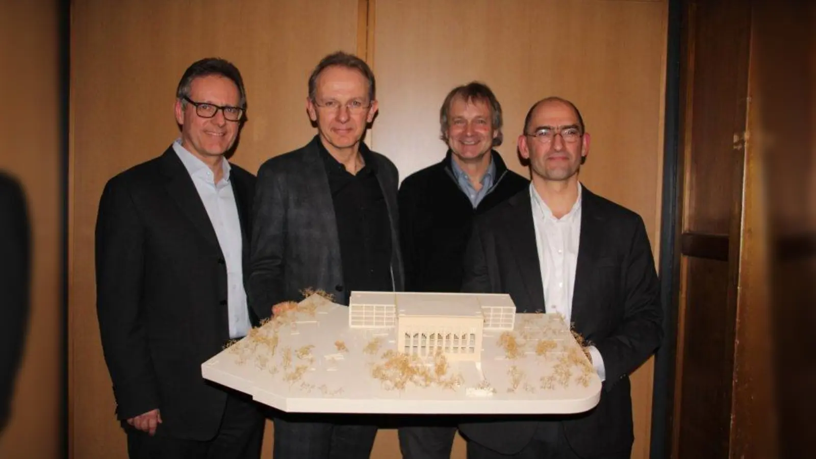 Haben schon genaue Vorstellungen vom künftigen „KunstKraftWerk”: Christian und Michael Amberger, Matthias Schwahn und Markus Stenger. (Foto: pst)
