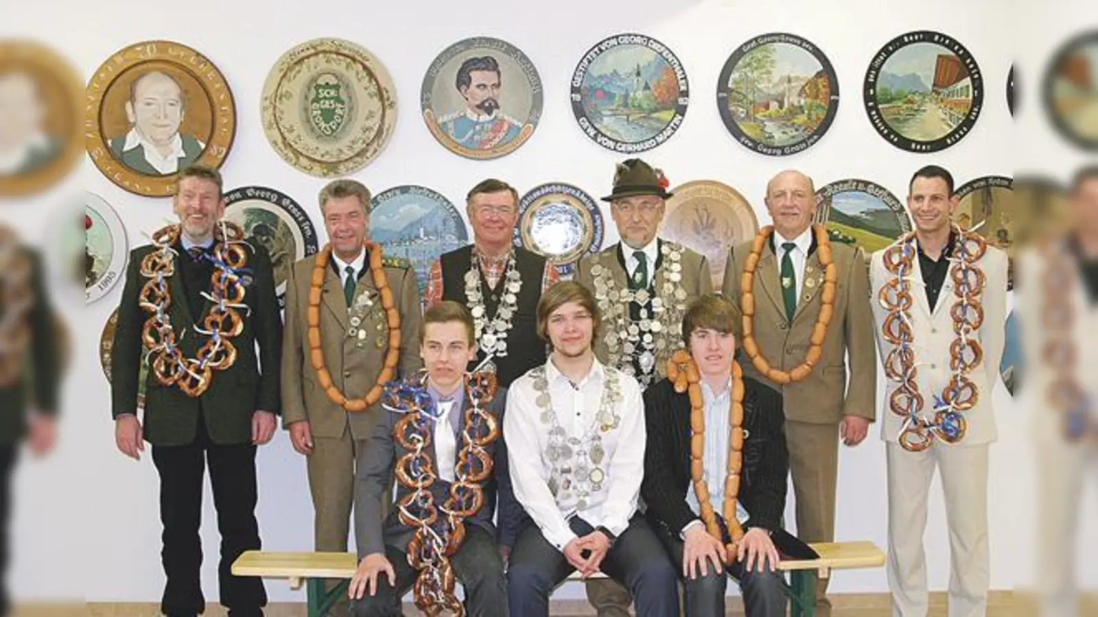 Ludwig Clement, Michael Schweiger, Georg Lutz, Paul Ostermair, Hans Grass und Phillip Willgerodt (hintere Reihe v.l.) mit den Jungkönigen Max Merk, Maxi Prenger und Florian Euringer.  (Foto: Privat)
