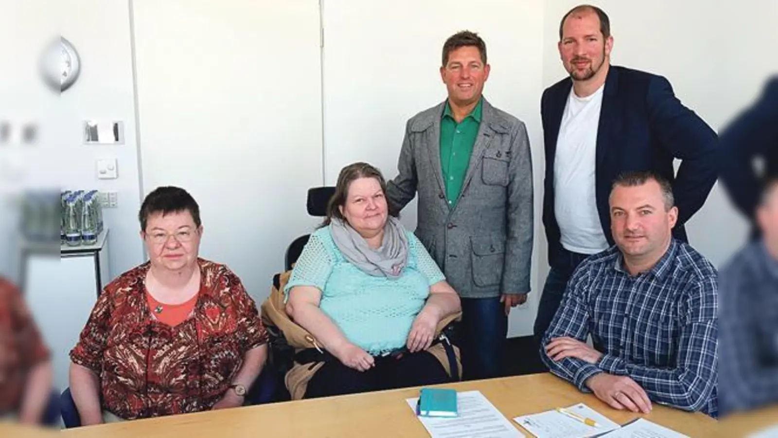 Lydia Ulmer, Beri Becker, Erster Bürgermeister Ullrich Sander, Sozialreferent Andreas Bayerle und der Behindertenbeauftragte Florian Schreyer.	 (Foto: VA)