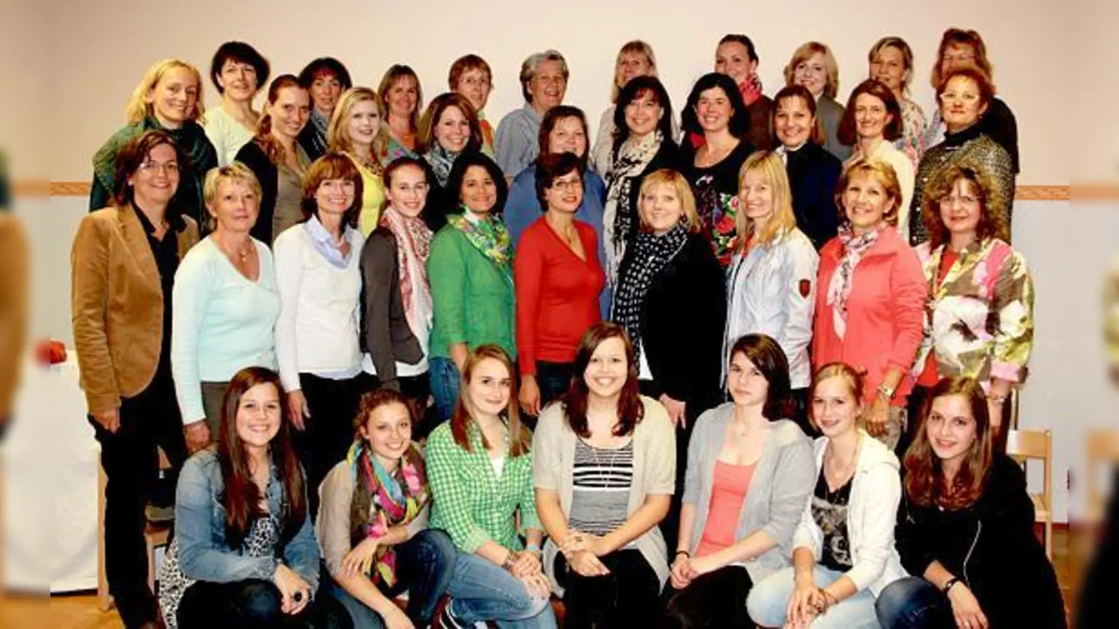 Etwa 40 Mädchen und Frauen des Micheli-Chores, feiern 50-jähriges Bestehen mit einer Orchestermesse von Michael Haydn. 	 (Foto: privat)