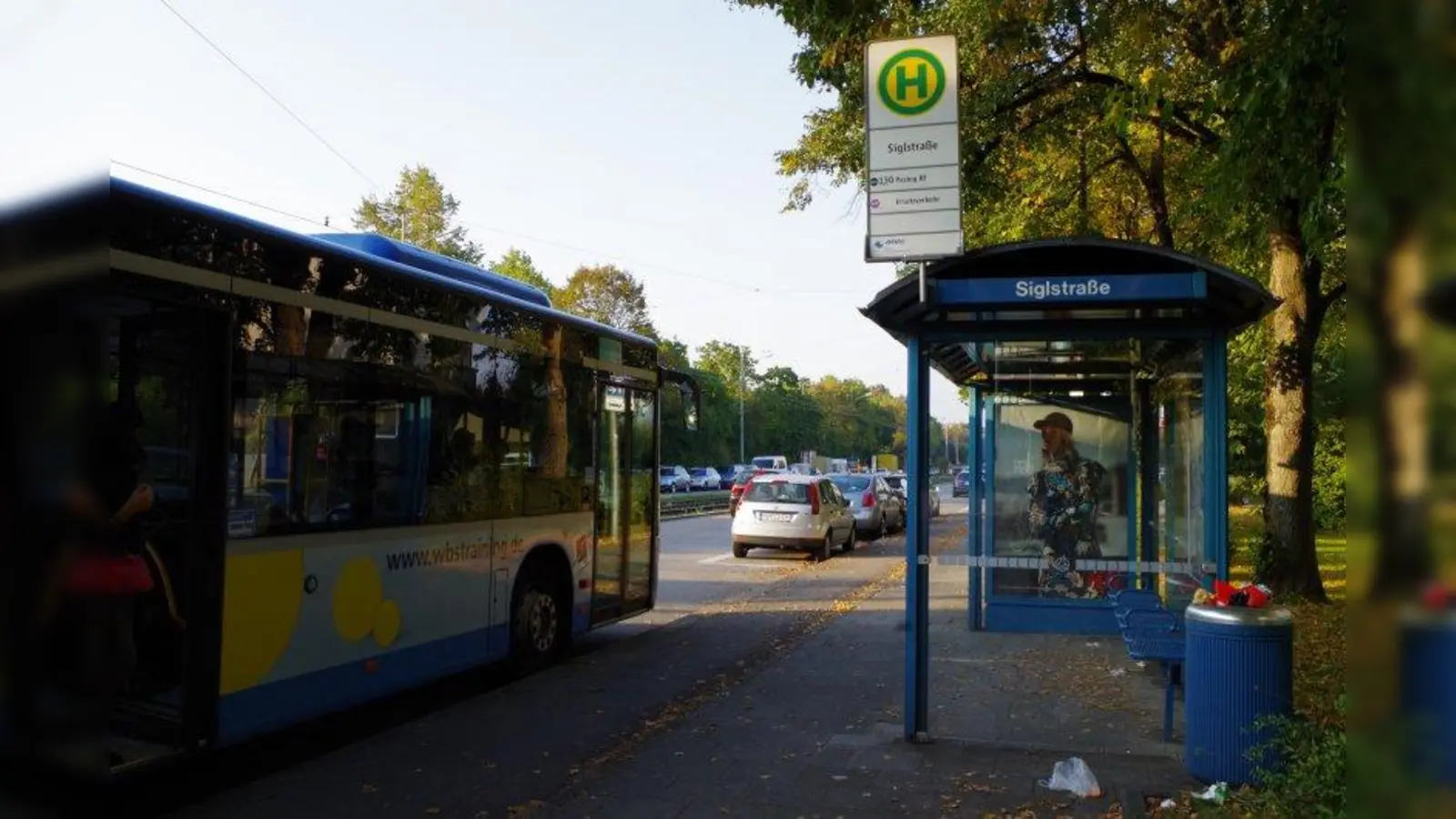Die Laimer wünschen sich an der Haltestelle „Siglstraße“ eine elektronische Fahrtenanzeige. (Foto: kö)