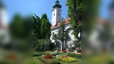 Der Bogenhauser Friedhof und St. Georg: Hier ruhen Persönlichkeiten wie Liesl Karlstadt oder Oskar Maria Graf. (Foto: Eva Lutz)