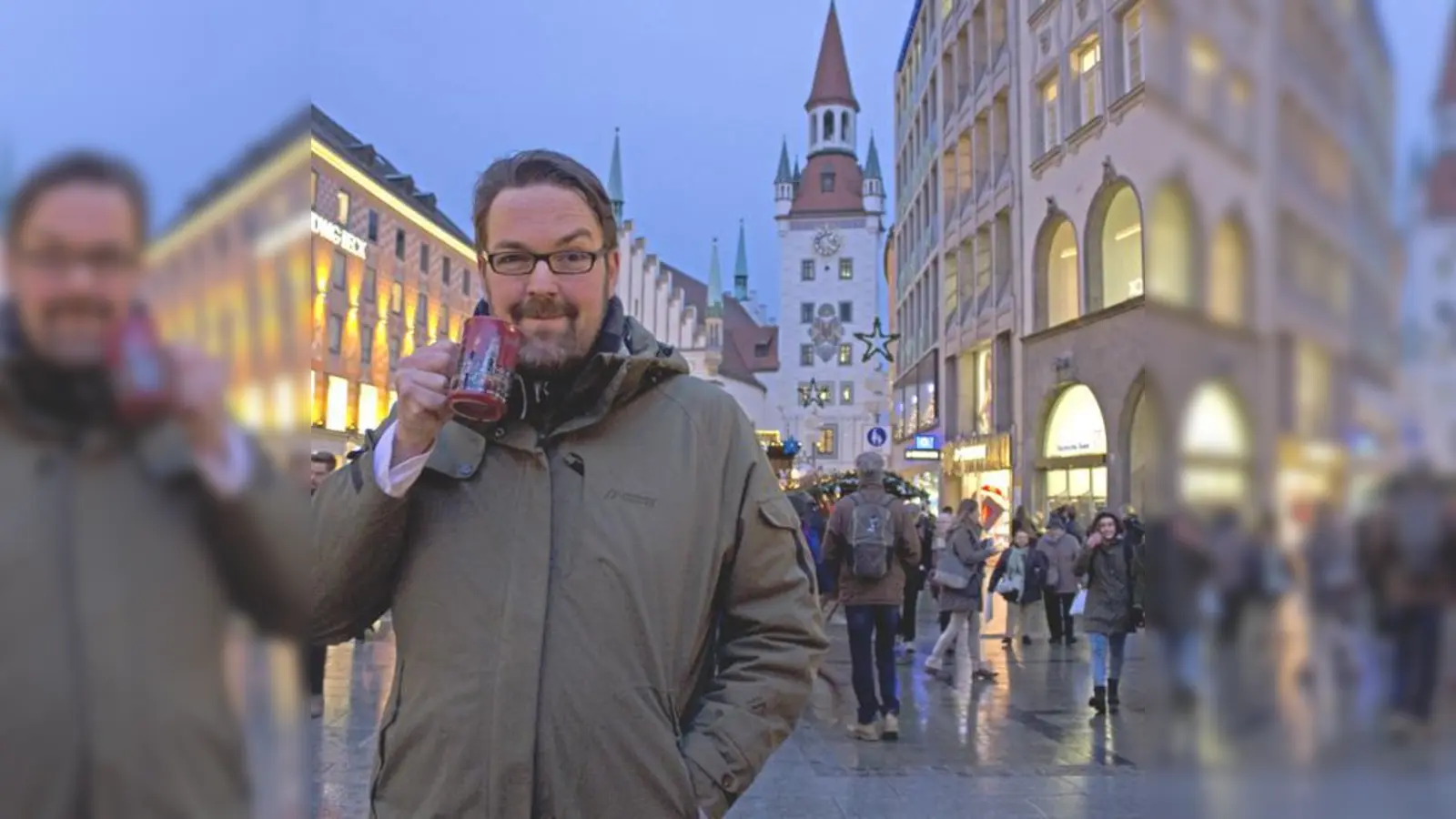 München im Advent  André Hartmann hat doch noch eine sinnvolle Tätigkeit für seinen freien Tag gefunden.	 (Foto: cr)