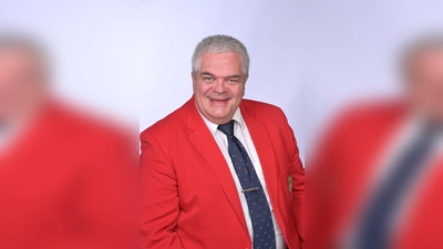 Günther Grauer, Präsident Münchner Gesellschaft Narhalla sagt Vergelt&#39;s Gott für die gute Zusammenarbeit. (Foto: Narhalla)