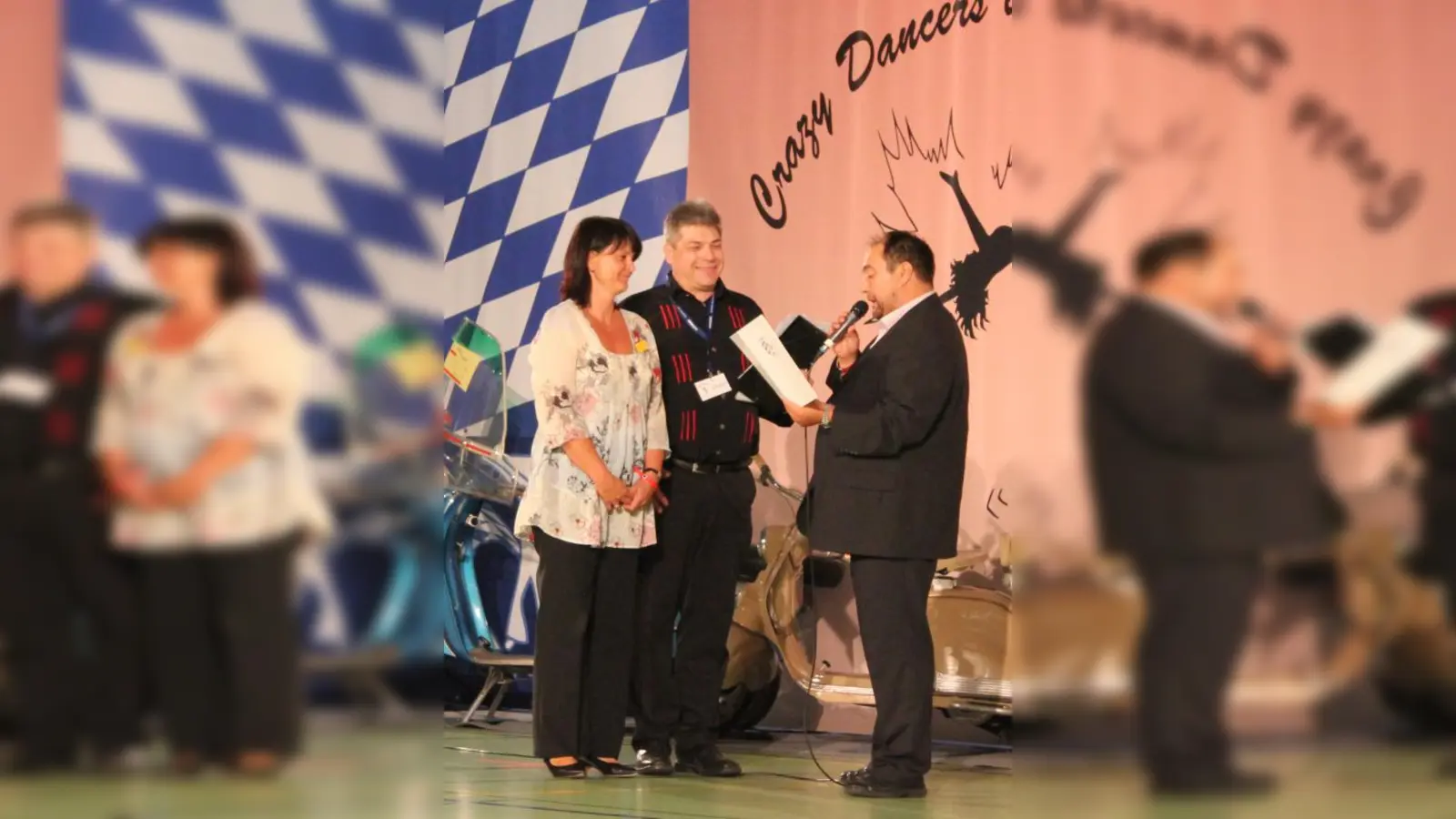 Heidi Holy mit Hans-Peter Wandera, Vizepräsident des BVRR, sowie Karl Jobst, Präsident des BVRR (von links). (Foto: TSV Forstenried)