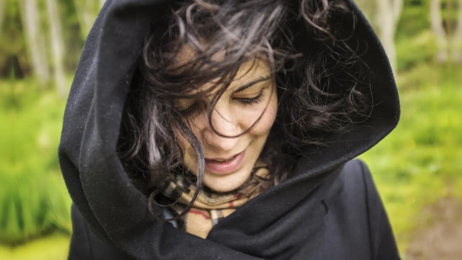 Nora Abdel-Maksoud wurde in München geboren. Sie schreibt und inszeniert vielfach ausgezeichnete Theatertexte, die unter anderem Klassenverhältnisse in den Blick nehmen. (Foto: Jan Krattiger)