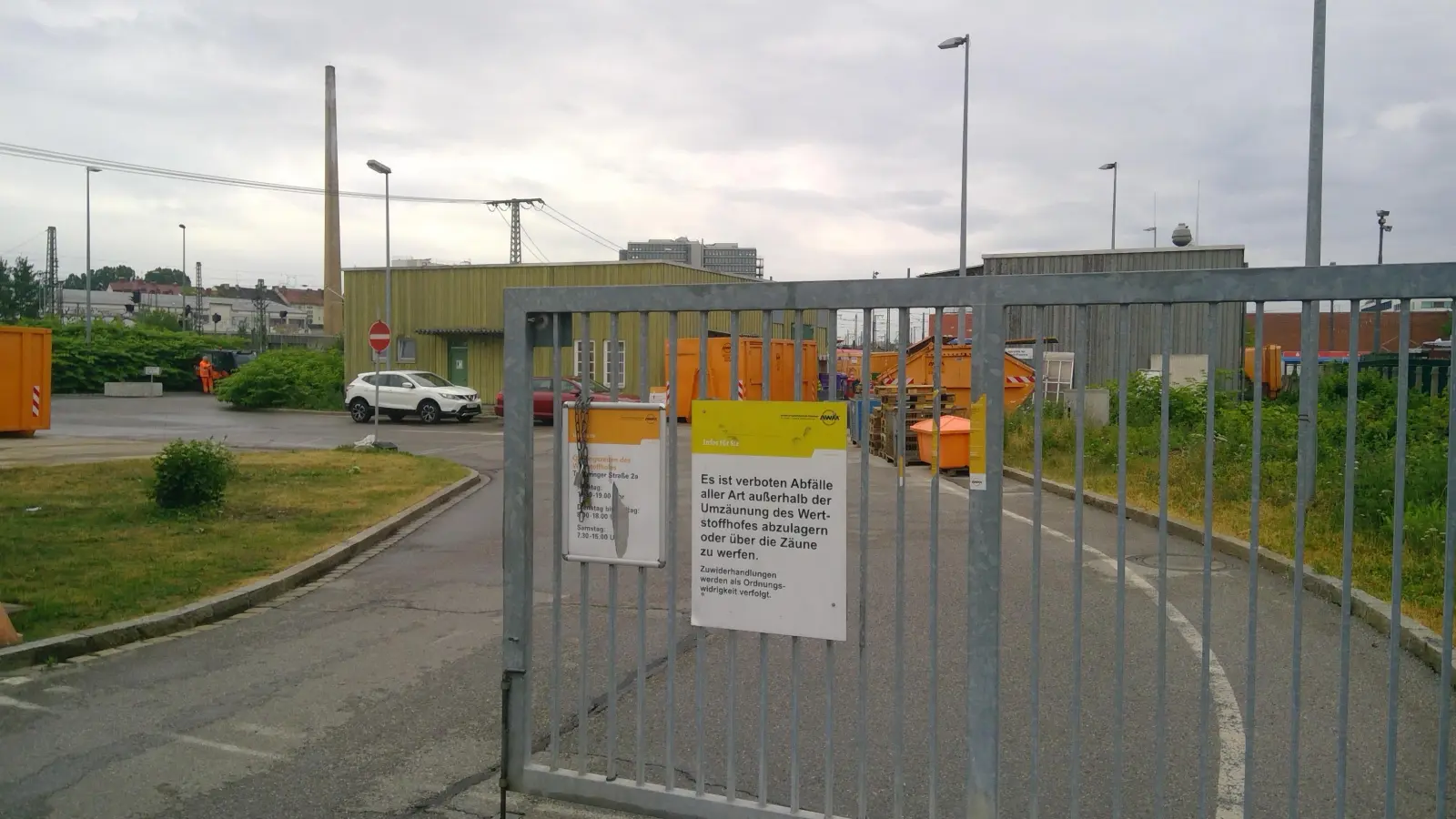 Der Wertstoffhof in der Truderinger Straße bleibt bis zum zweiten Quartal 2025 geschlossen: Er wird modernisiert und künftig als „Wertstoffhof plus” fungieren. (Foto: bas)