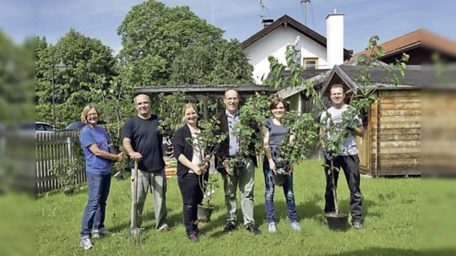 Gemeinsam am Werk: Katy Lewerenz, Jaques Dentoom, Franziska Wehner, Bürgermeister Dr. Stefan Straßmair, Anne-Christin Weil und Uli Kübler.    	 (Foto: hw)