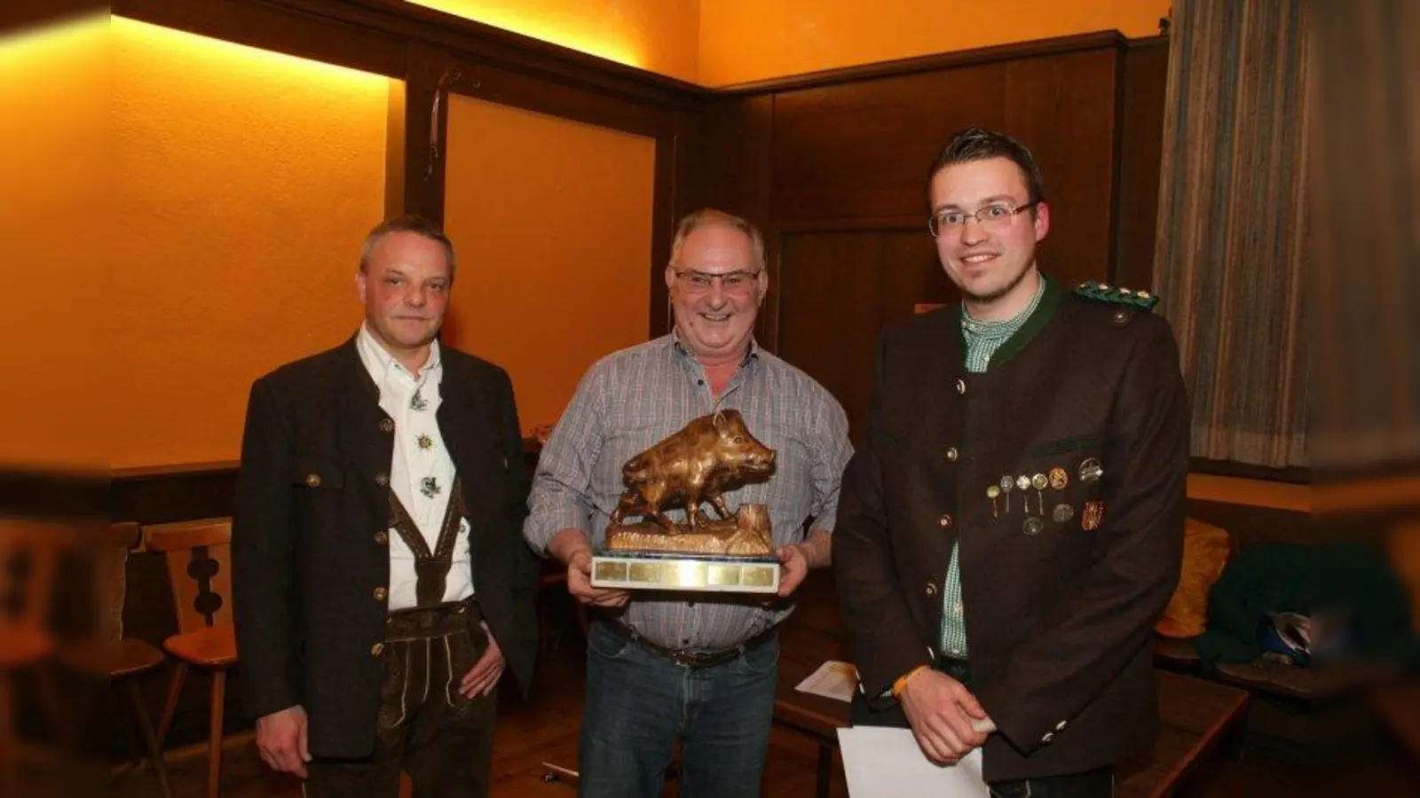 Thomas Fabian, „Quirin“-Gewinner Josef Schelkle und Florian Kling (von links). (Foto: ESV Weilheim)