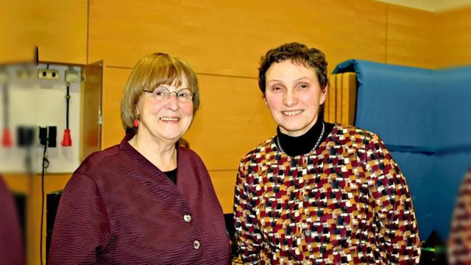 Die BA-Vorsitzende Adelheid Dietz-Will (links) mit der Stadträtin und stellvertretenden SPD-Fraktionsvorsitzenden Beatrix Zurek, die die Versammlung moderierte.	 (Foto: js)