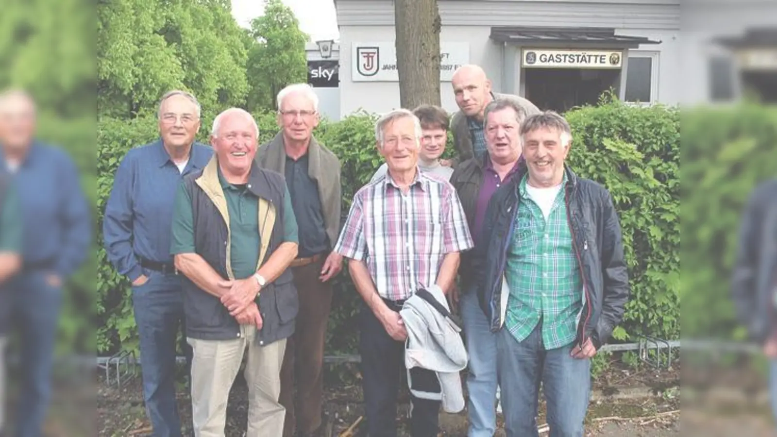 Der Skatclub (v. l.) Gernot Hoffmann, Dieter Koppitz,  Hans-Bernd Schittek, Martin Weigle, Michael Weigle,  Tom Winter, Sepp Söltl und Hans Montag.	 (Foto: G. H.)