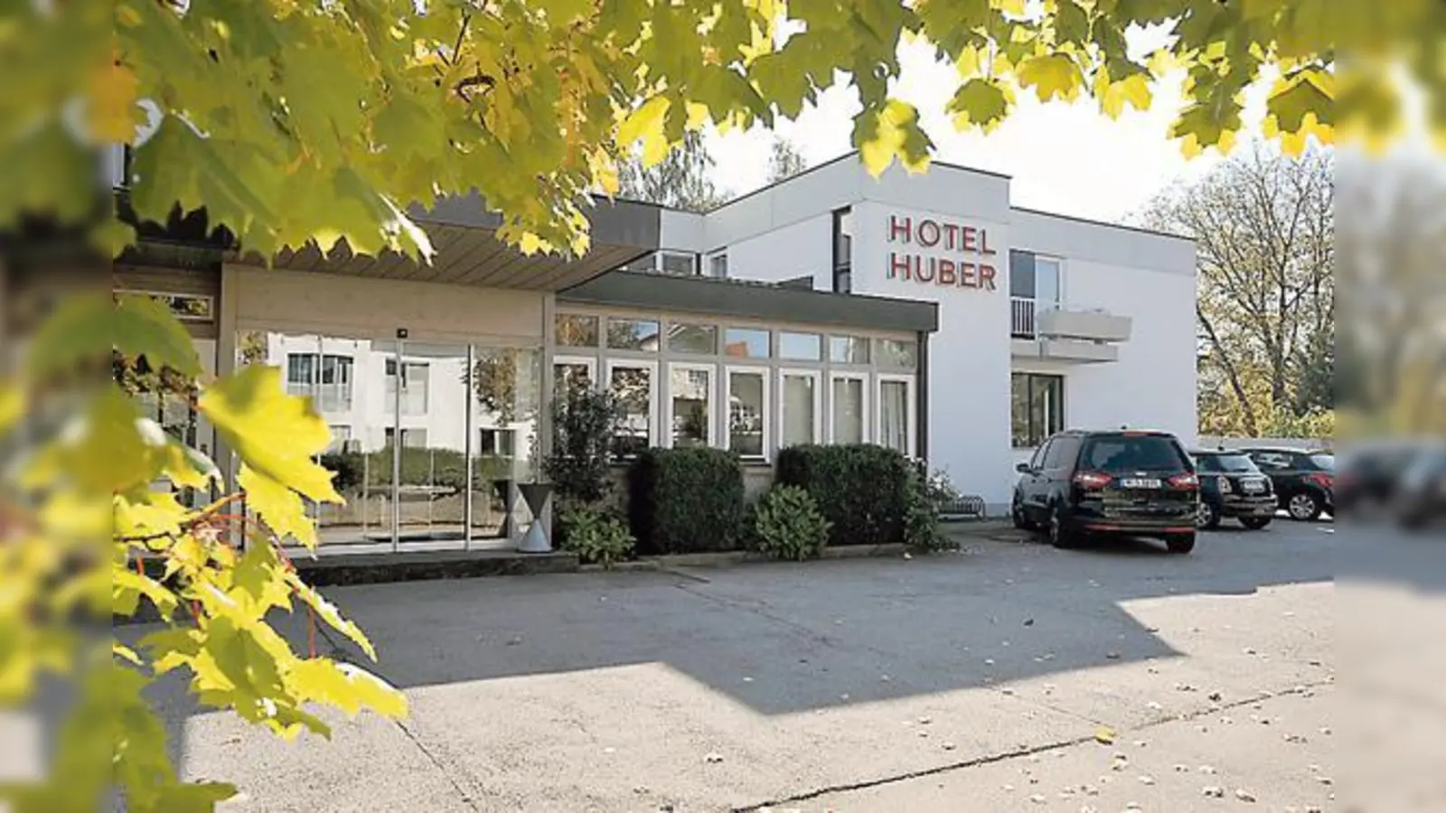 Die Pläne am Kirchfeld stoßen auf geteiltes Echo bei den Bürgern.  (Foto: Claus Schunk)