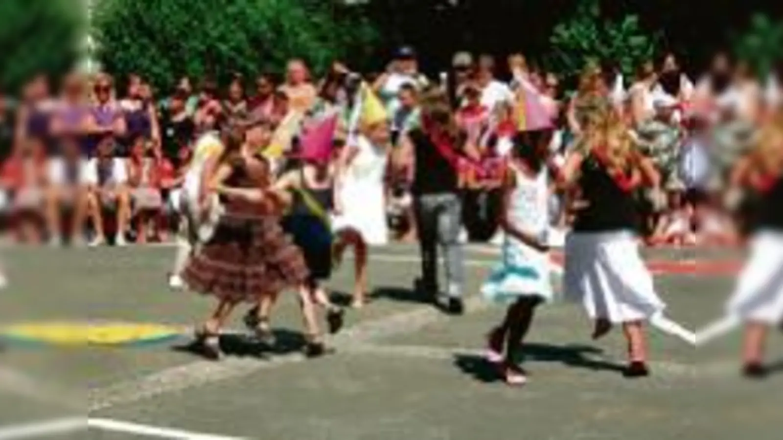 Mittelalterlicher Tanz gehörte zu den »Projektaufgaben« der Zeitreise.  (Foto: Schule)