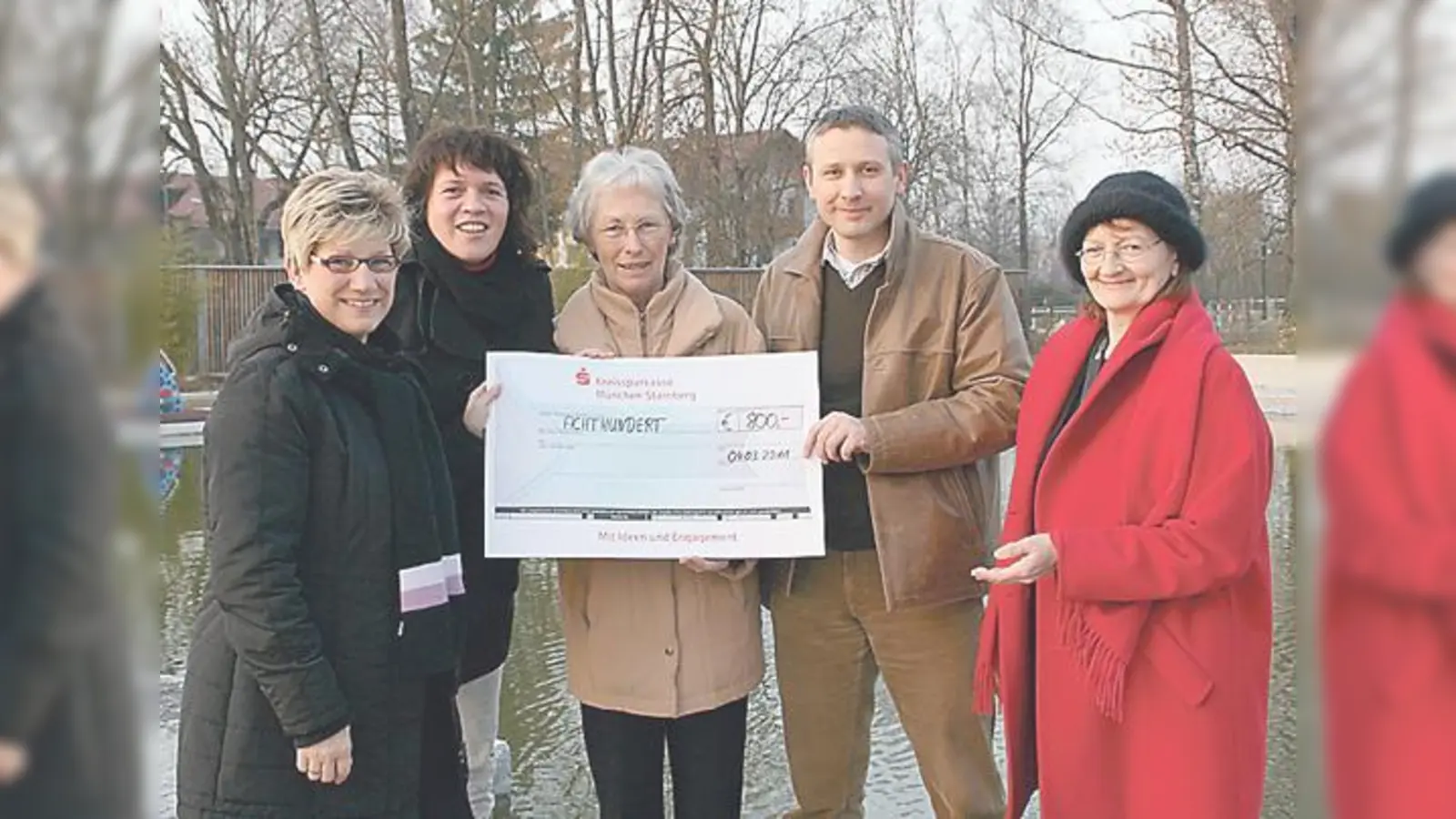 Der Vorstand der Freunde Bad Furth freute sich ­Monika Weissensee vom Hachinger Tisch stolze  800 Euro überreichen zu können.  (Foto: hol)