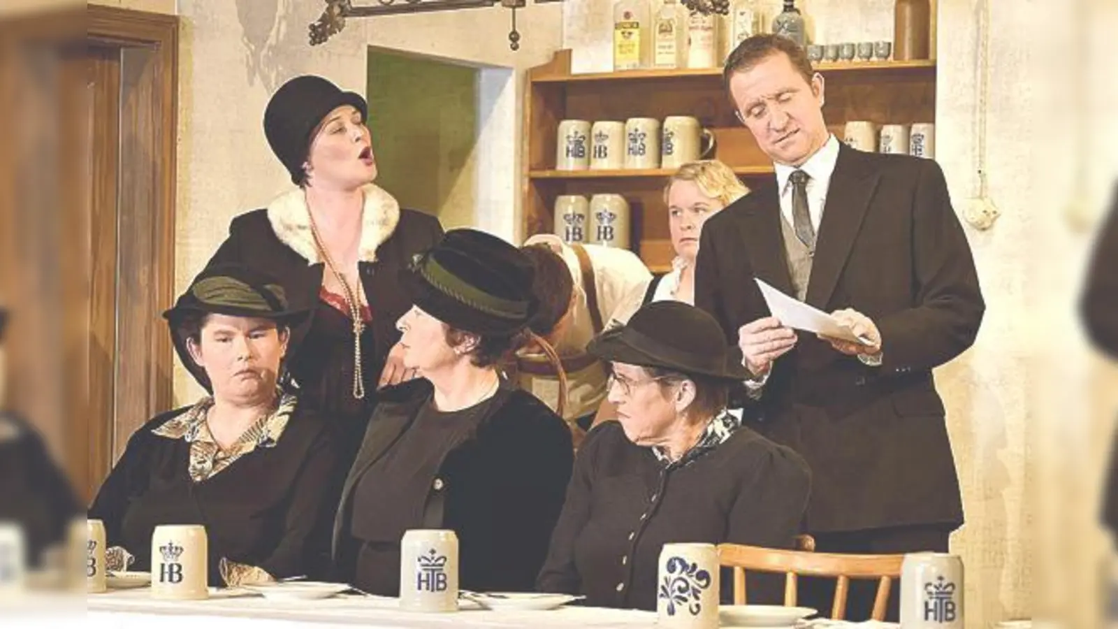 Die Heimatbühne Obergiesing präsentiert die bayerische Komödie »Der Geisterbräu«. 	 (Foto: Andreas Eltschig)