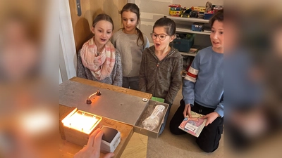 Bei manchen Experimenten blieb den Kindern glatt der Mund offen stehen vor Staunen. (Foto:  Silke Rogosch)