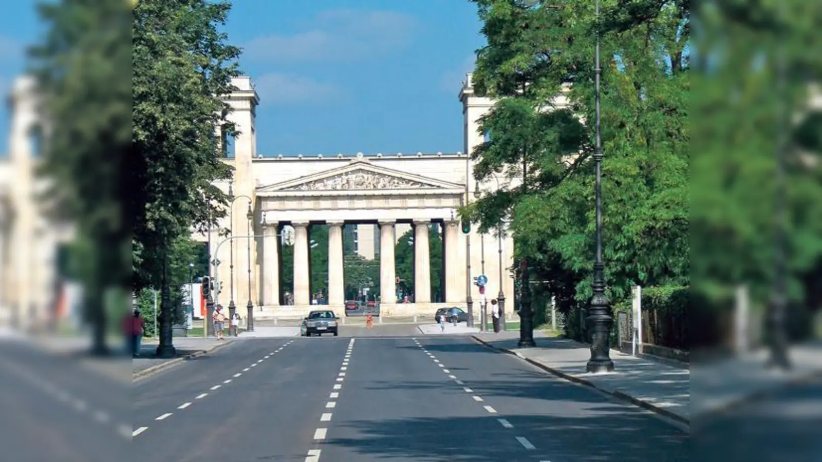 Führung mit Elisabeth Siedel durch die Brienner  Straße.	 (Foto: Münchner Volkshochschule)