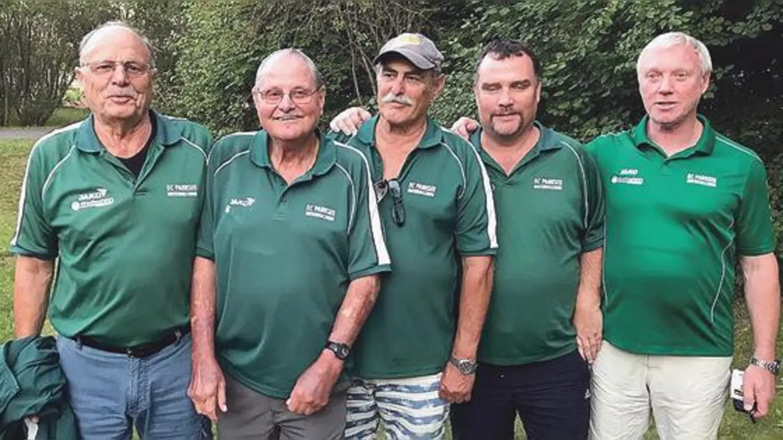 Erwin Stanglmeier, Kurt Kufner, Siegfried Gratzer, Stephan Zetterer und Helmut Leinthaler (v.l.) steigen in die Landesliga im Stockschießen auf.	 (Foto: VA)