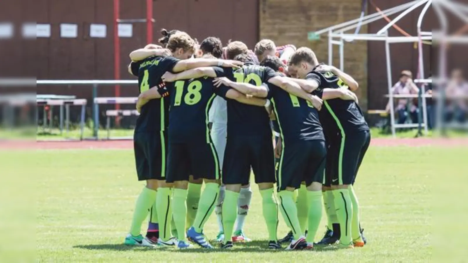 Eine Mannschaft will nach oben: Der SV Waldperlach siegte am Wochenende klar in Anzing und nimmt weiter Kurs auf die Bezirksliga.	 (Foto: Christian Riedel)