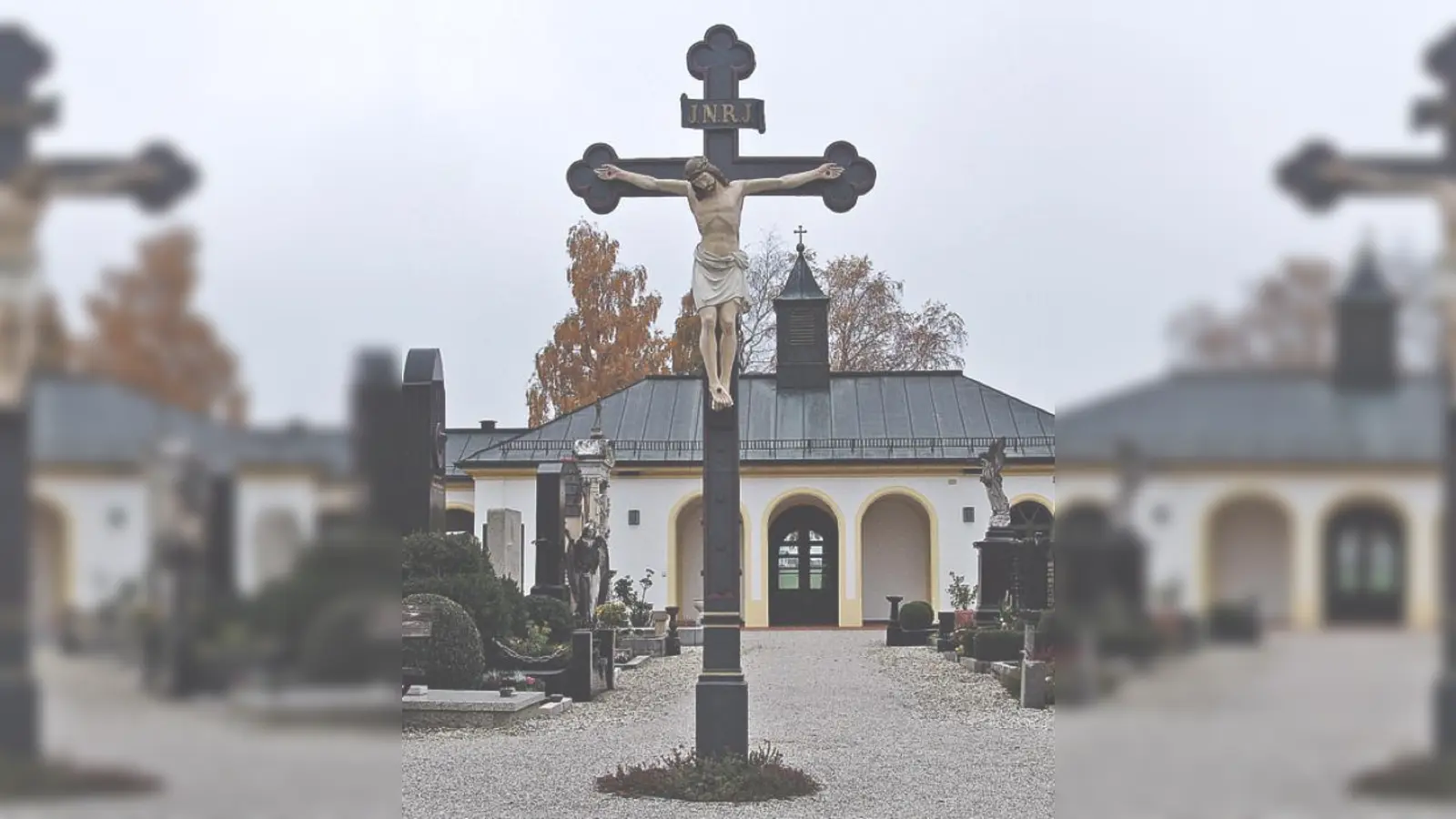 Der Gang auf den Friedhof. So wie hier in Dorfen werden viele Tausende Gläubige an die Gräber pilgern!	 (Foto: Pfarrei Dorfen)