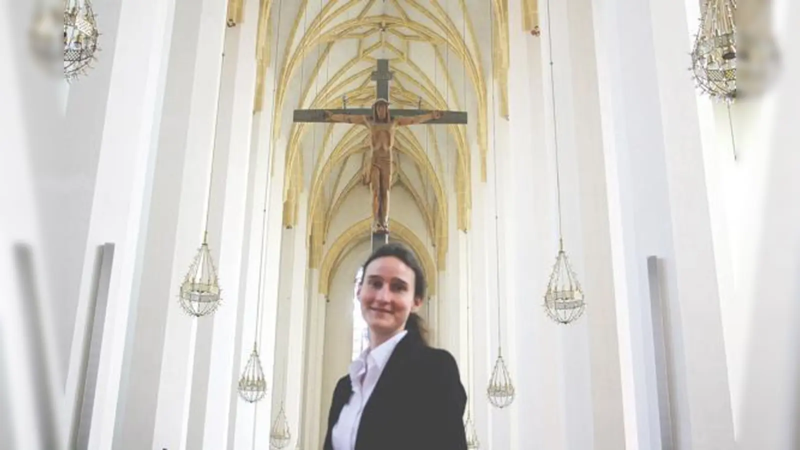Lucia Hilz ist die erste Domkapellmeisterin Deutschlands. Sie bestimmt ab jetzt das musikalische Programm in der Frauenkirche.	 (Foto: Julia Stark)