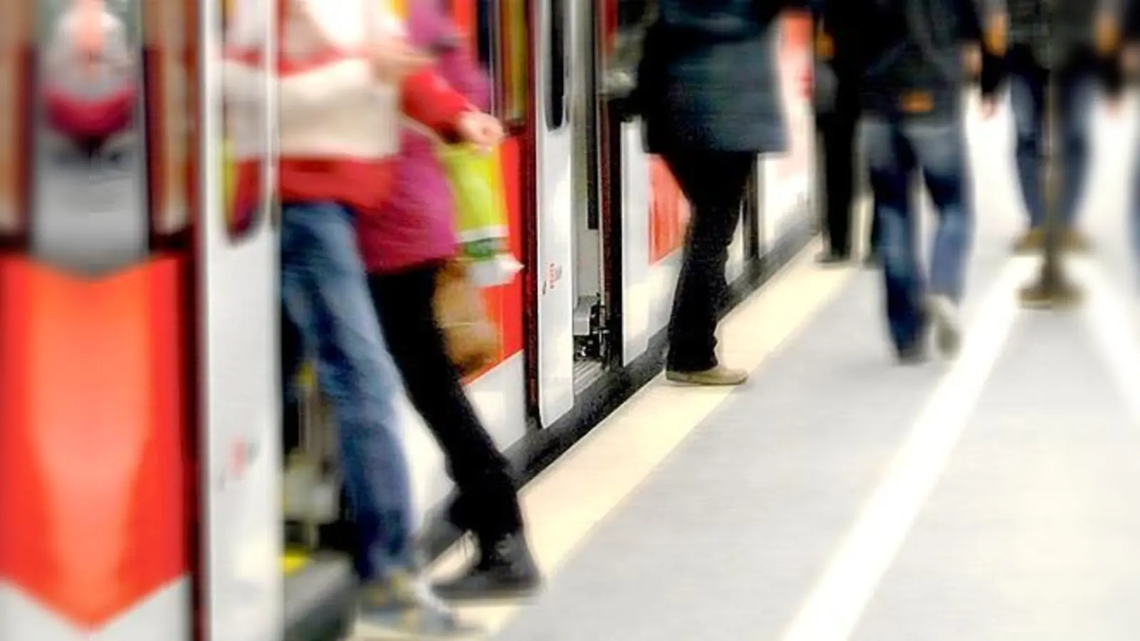 Die Diplom-Psychologin prallte offensichtlich betrunken gegen die stehende S-Bahn.	 (Foto: Bundespolizei)