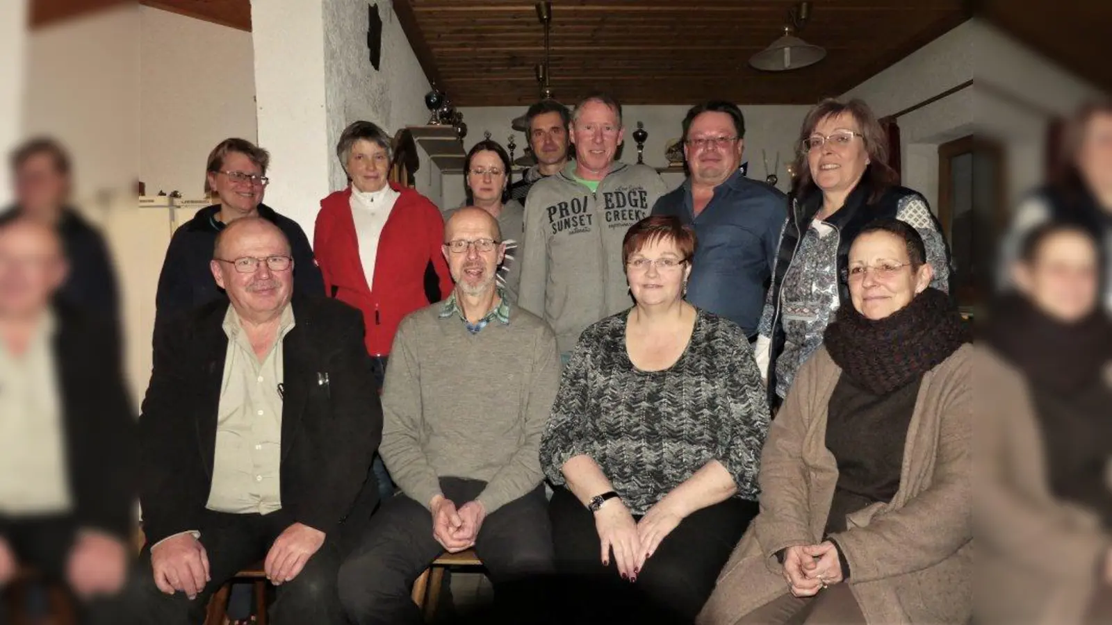Frisch gewählt oder im Amt bestätigt wurde der Vorstand des PSV Fürstenfeldbruck. v.l. (hintere Reihe) Gabi Mühlbauer, Karin Mayer, Birgit Huber, Carsten Kienle, Michael Benker, Jürgen Bartelt, Karin Benker; (vordere Reihe) Erich Schlögl, Immo Looschen, Karin Schlögl, Annette Krüger (Foto: dwu)