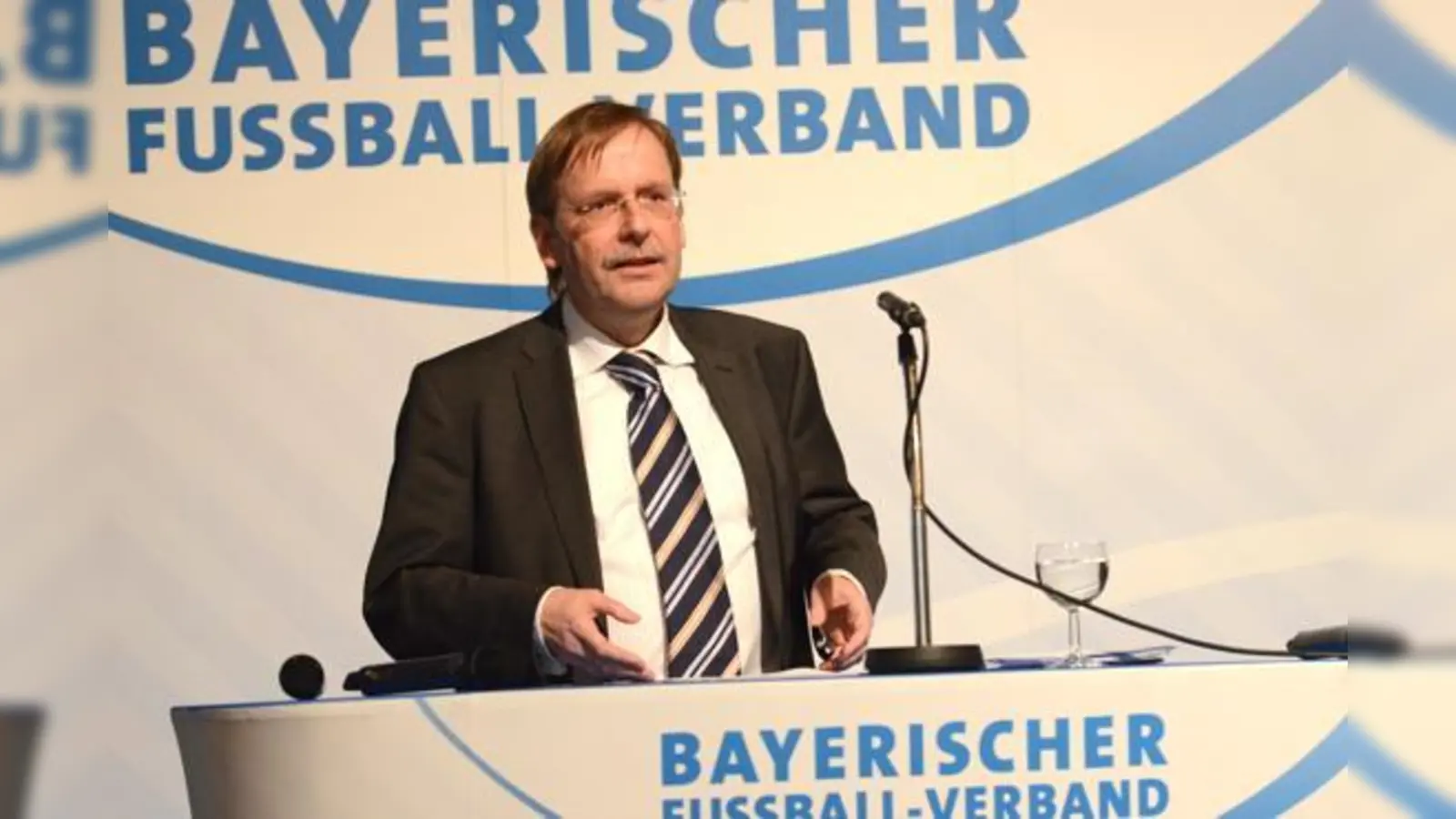 Seit November 2004 ist Rainer Koch Präsident des Bayerischen Fußball-Verbandes. Der 55-Jährige Poinger spielte beim Kirchheimer SC, war Jugendtrainer in Kirchheim und Markt Schwaben und Schiedsrichter in der Bayernliga.	 (Foto: BFV)