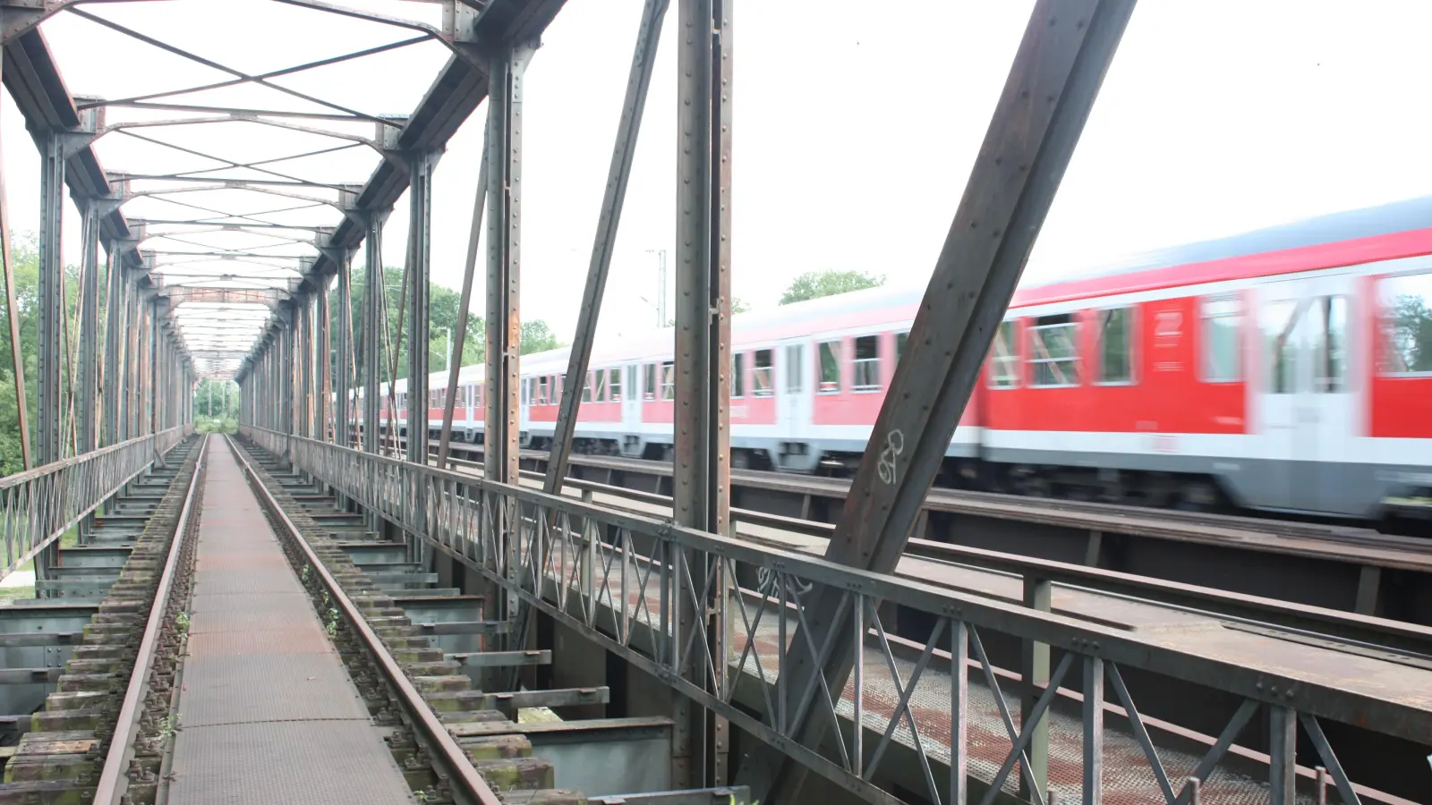 Die Braunauer Brücke verbindet Sendling und die Isarvorstadt mit Giesing. (Foto: job)