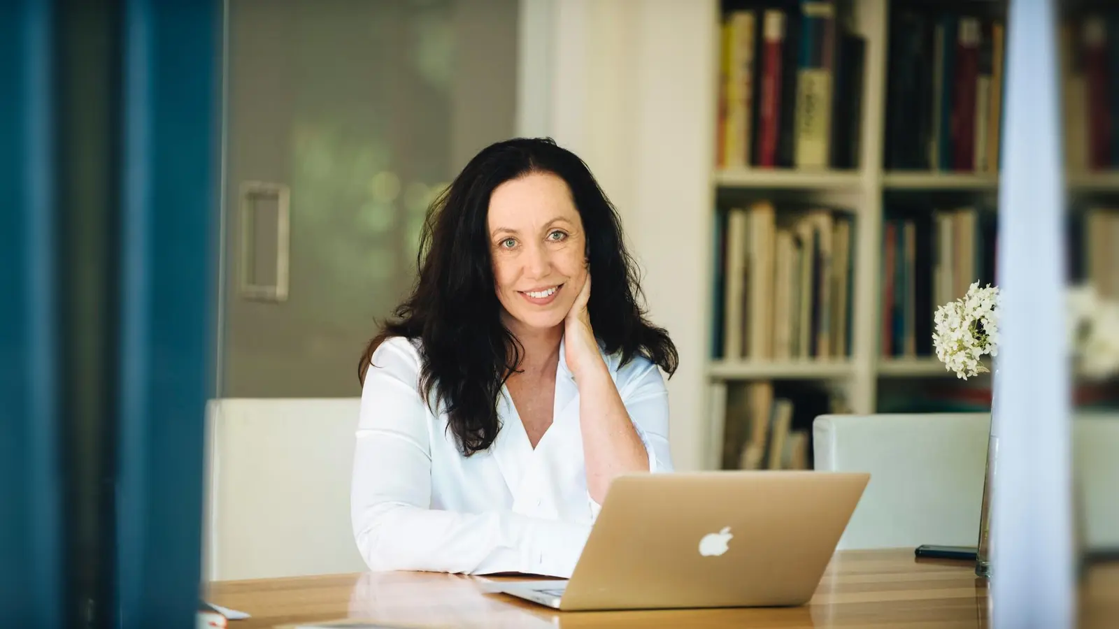 Die Ottobrunner Autorin Stefanie Gregg wird aus ihrem Roman „Das Glaskind” lesen.  (Foto: Gregg)