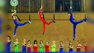Akrobatik im TSV Neuhausen-Nymphenburg: Es ist immer wieder erstaunlich, was LILALU-Kinder am Ende der Workshop-Woche den Zuschauern präsentieren können. (Foto: © Richter)