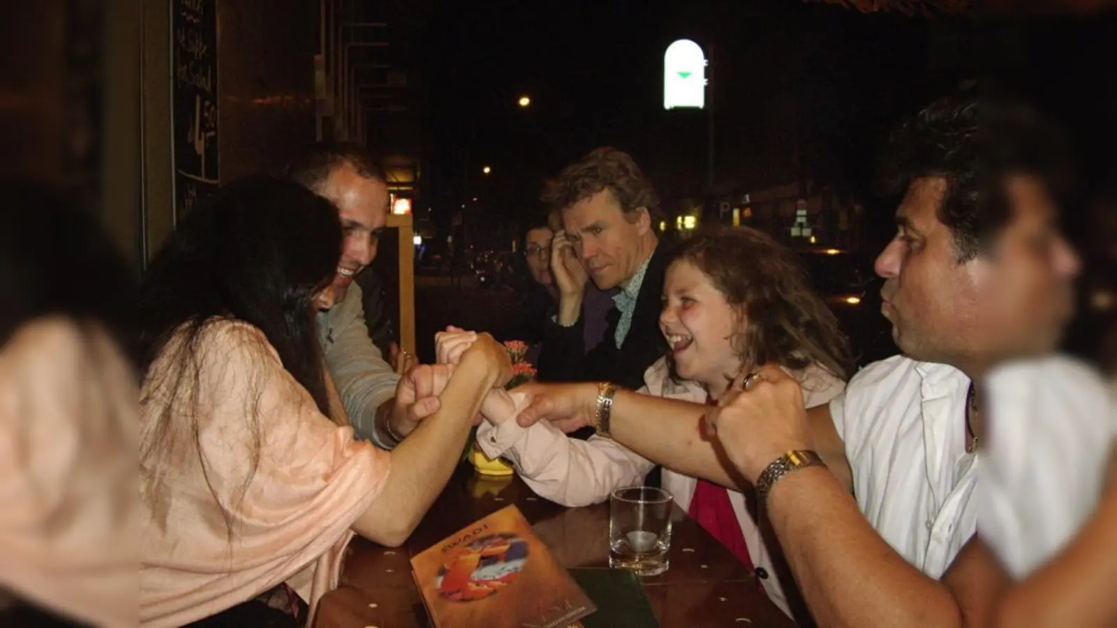 Für die Schülerinnen hat sich die Berlinfahrt sicherlich schon alleine wegen des nächtlichen Bummels durch die Hauptstadt gelohnt. (Foto: pi)