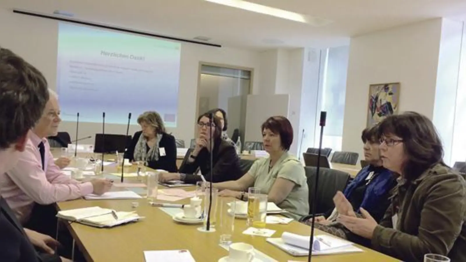 Nachdenkliche Gesichter in der Diskussionsrunde.	 (Foto: Diana Stachowitz)