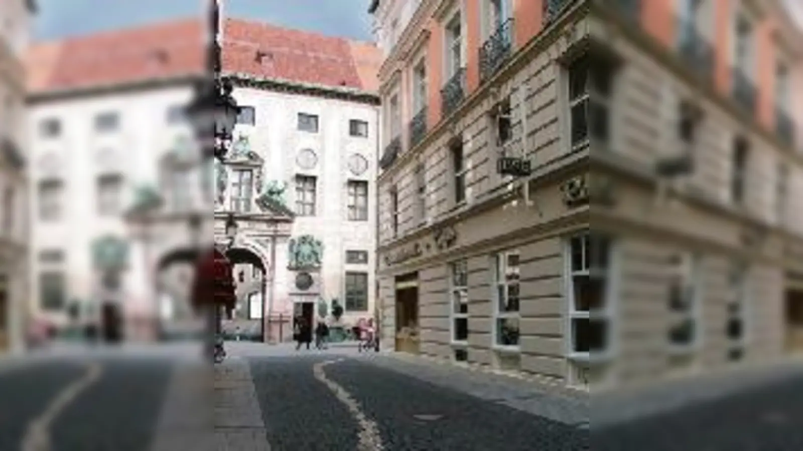 Warum die Viscardigasse zum »Drückebergergassl« wurde, erklärt der Rundgang. 	 (Foto: VA)